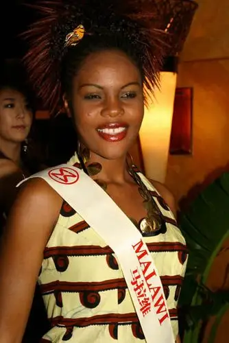 世界小姐佳丽独特民族晚装展示(组图)