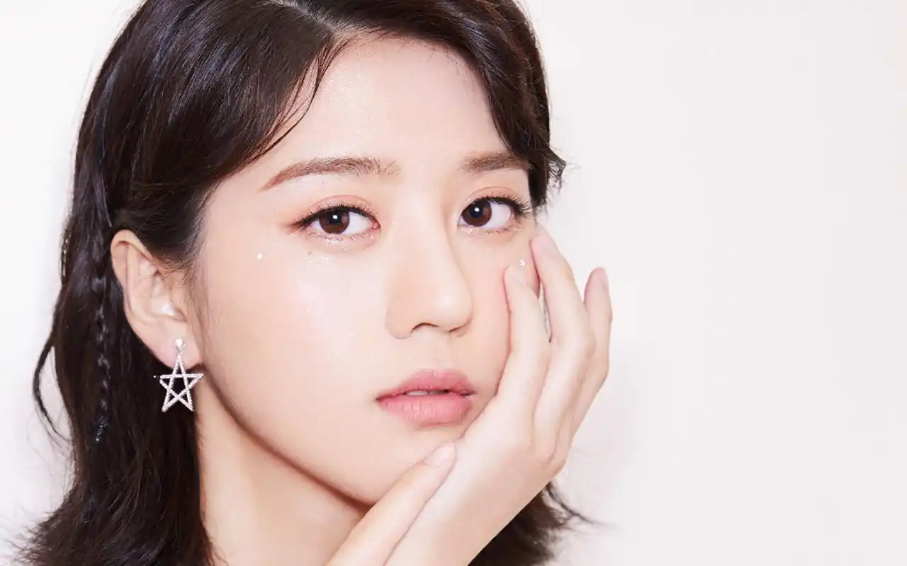 李凯馨性感优雅写真桌面壁纸