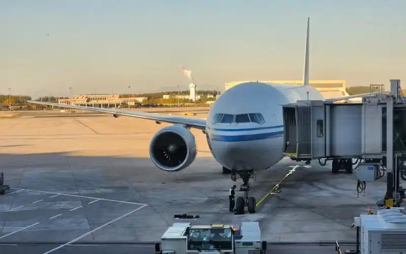 本想坐747却遭遇换机,国航b777-300er北京首都-深圳宝安