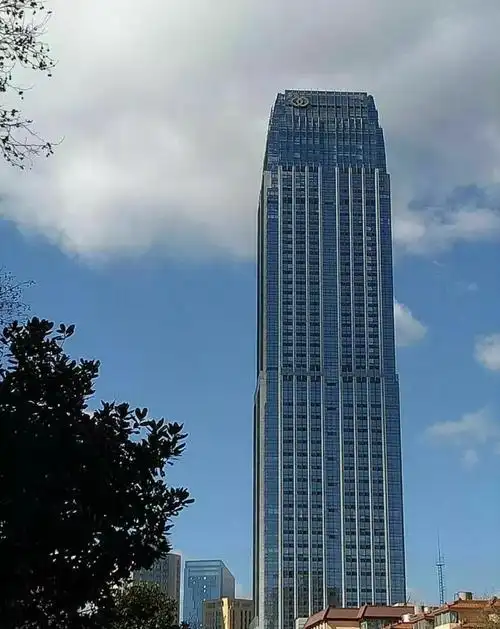 却是昆明首次突破200米的建筑昆钢科技大厦并不突出虽然在200米阶层中