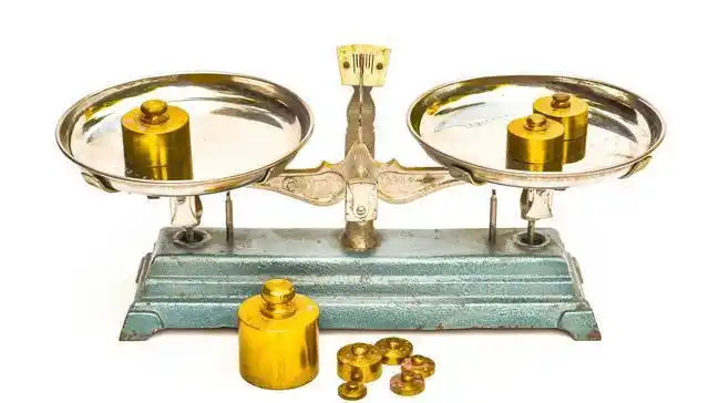 如果要称出1~n克之间所有整数克重量,至少需要多少个砝码?