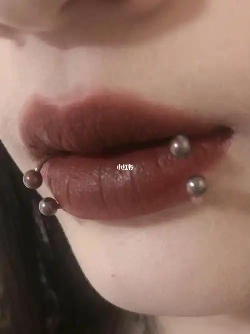 愁啊带唇环留下了增生
