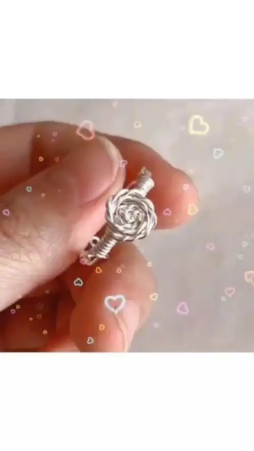 问问你#男友 能不能学会亲手给你做这个铁丝戒指#神评即是标题