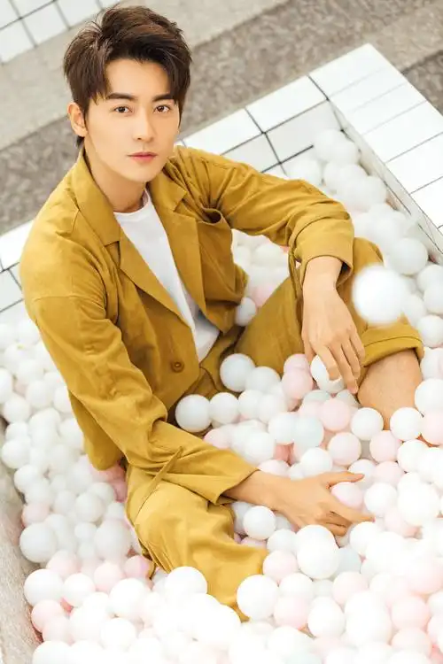 赵志伟全新写真曝光 清新少年撩力升级