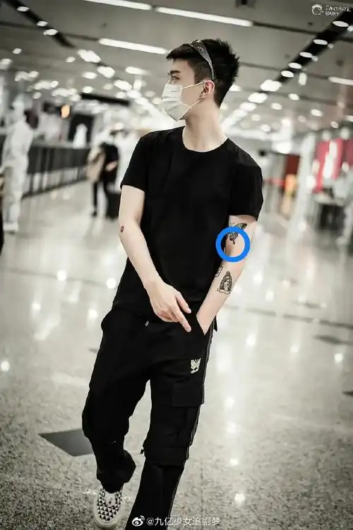 范丞丞的蝴蝶纹身原来是剧的海报啊