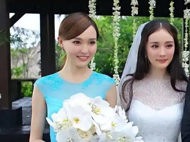 唐嫣更是唯一到场的伴娘.2014 年,杨幂举办了婚礼.