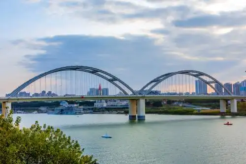 中国广西南宁邕江凌铁大桥风光