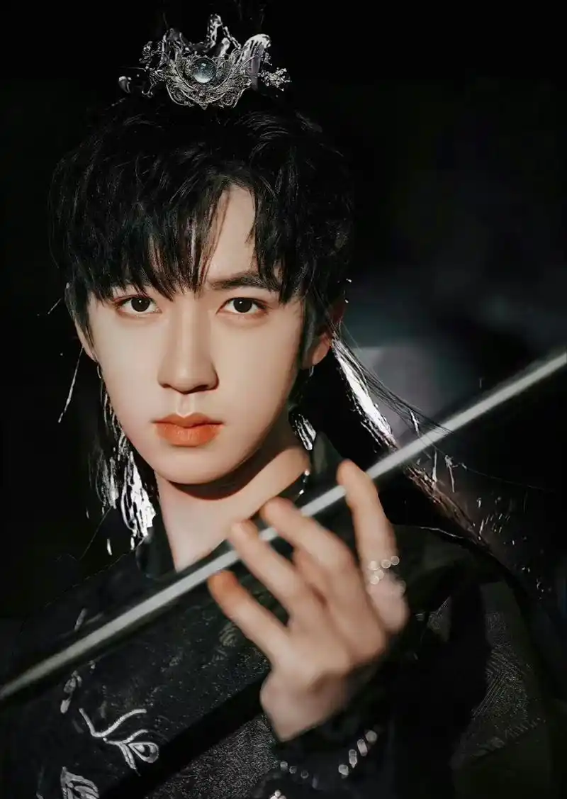 马嘉祺 丁程鑫 宋亚轩 刘耀文 张真源 严浩翔 贺峻霖,谁的古装最帅气?