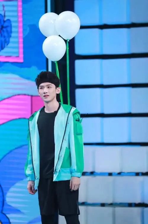 白敬亭超话今晚,"漫漫喜欢你"7515701596 =@白敬亭20:20