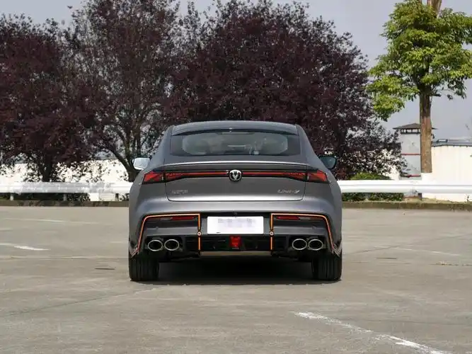 四出排气配升降尾翼,跑车的配置,长安uni-v运动版圆你的跑车梦