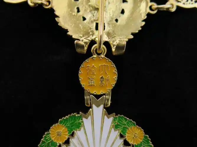 大勲位菊花章 首饰り レプリカ 日本勲章