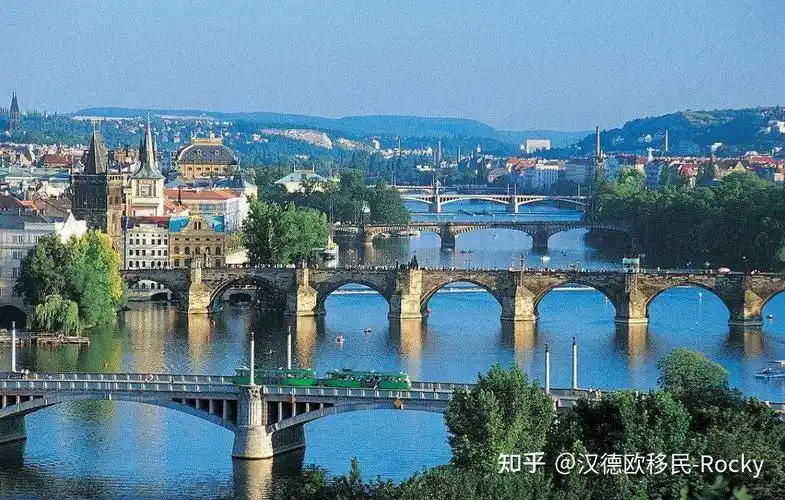 全称摩尔多瓦共和国,是位于东南欧的内陆国,位于乌克兰和罗马尼亚中间