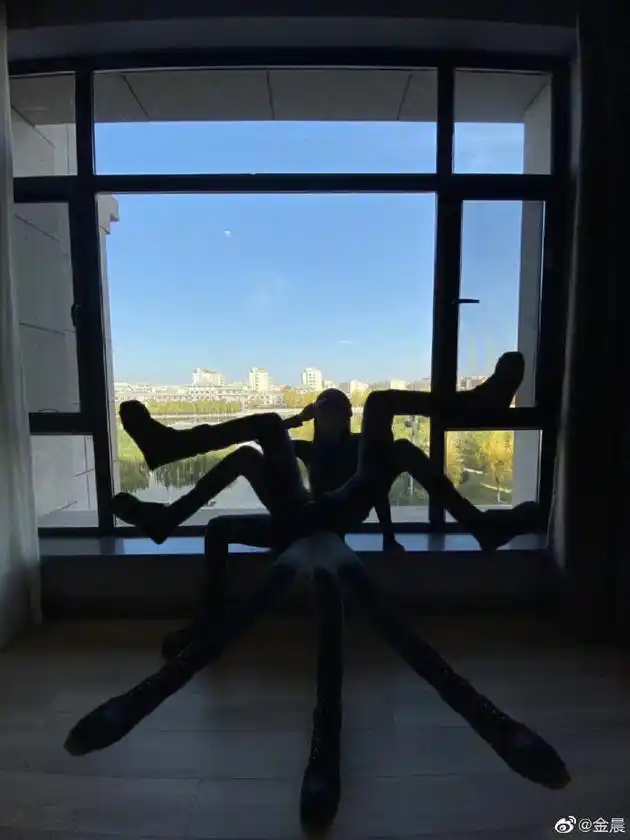 金晨给孟佳p腿成蜘蛛精获本尊夸赞技术不错