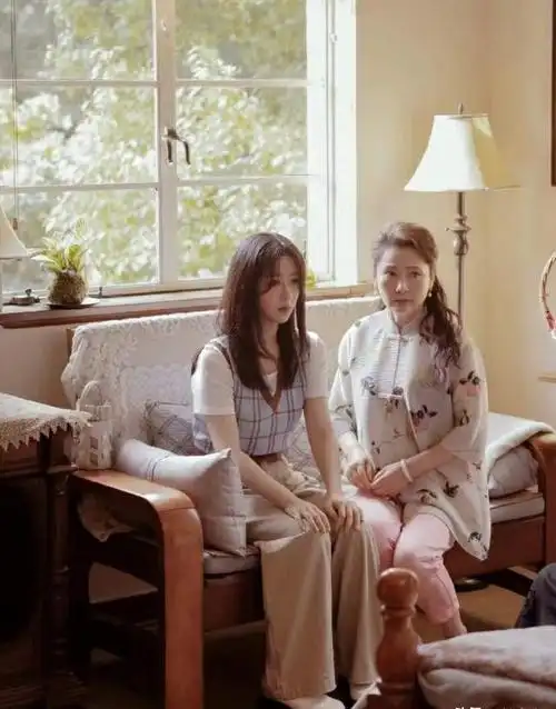 看到86岁吴彦姝61岁何赛飞与32岁杨紫才发现美真的与年龄无关