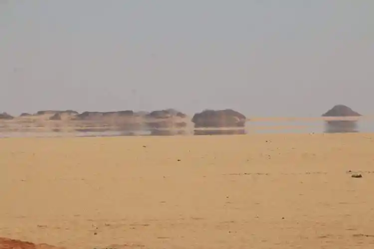 新疆库木塔格沙漠东南部出现了"海市蜃楼"奇观_景象_景观_气温