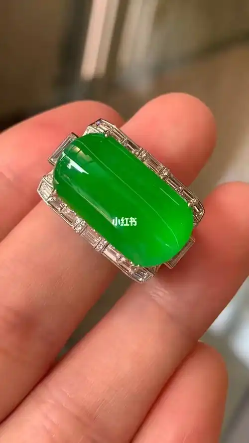 天然翡翠  #翡翠  #翡翠玻璃种  #阳绿翡翠  #帝王绿戒指  #翡翠马鞍