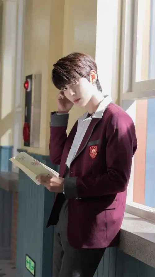 手机壁纸黄寅烨