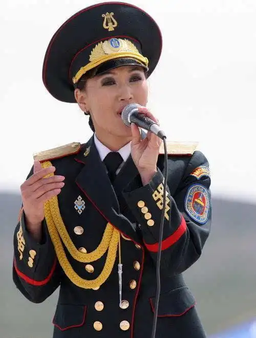 最真实的蒙古女兵,有的体格彪悍,有的柔情似水!