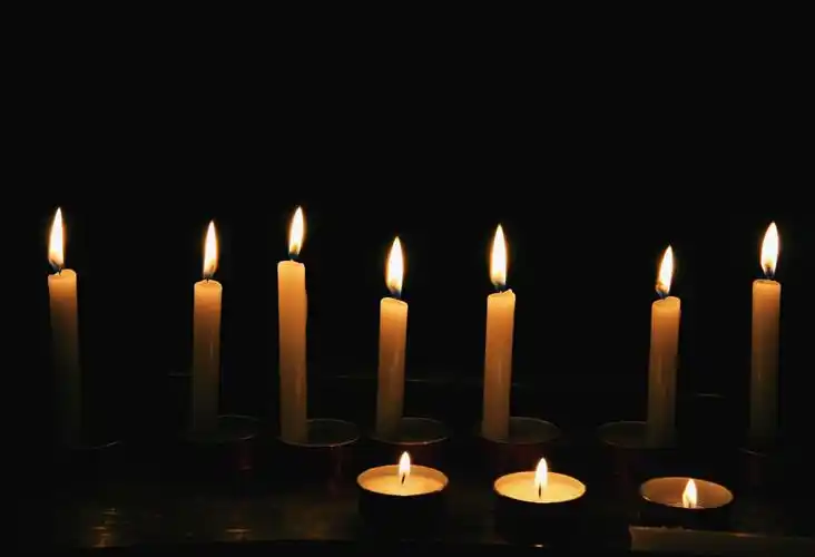 清明节祭奠蜡烛图片素材