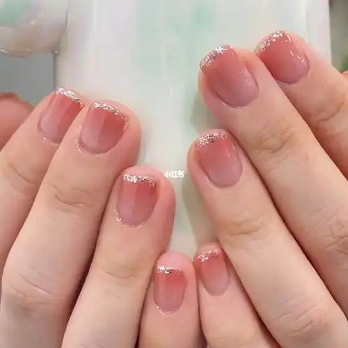 粉色渐变清透美甲