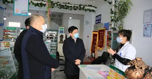 区委书记陈宝库检查指导疫情防控工作看望慰问一线防疫人员