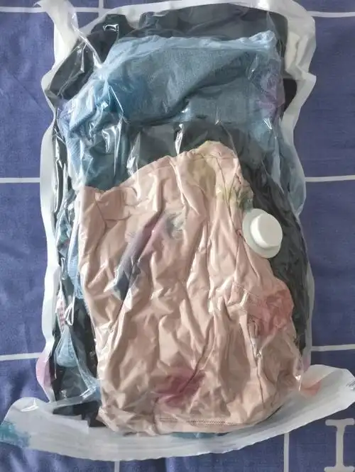 我感觉脆脆的,但我妈说算是厚的了,现在就等着邮到学校看会不会坏吧