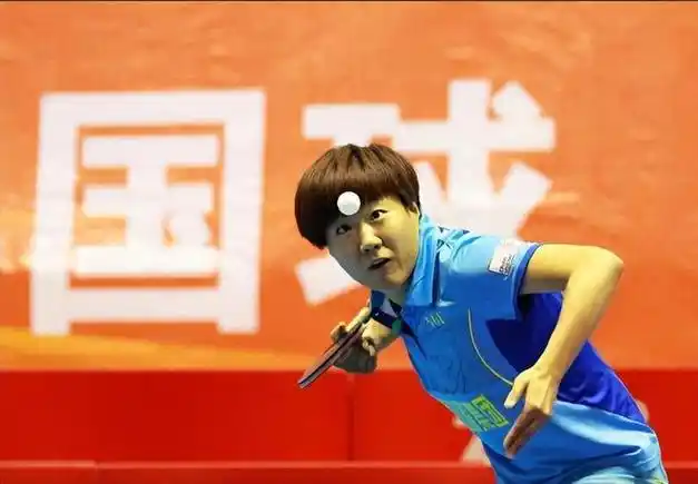 郭焱击败了众多高手,在女单上遇到了张怡宁.