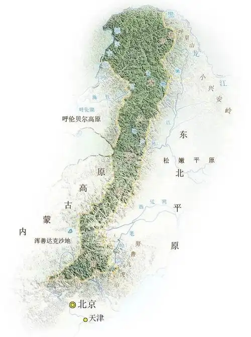 大兴安岭是东北三大山脉之一,与小兴安岭和长白山一起,环绕着辽阔