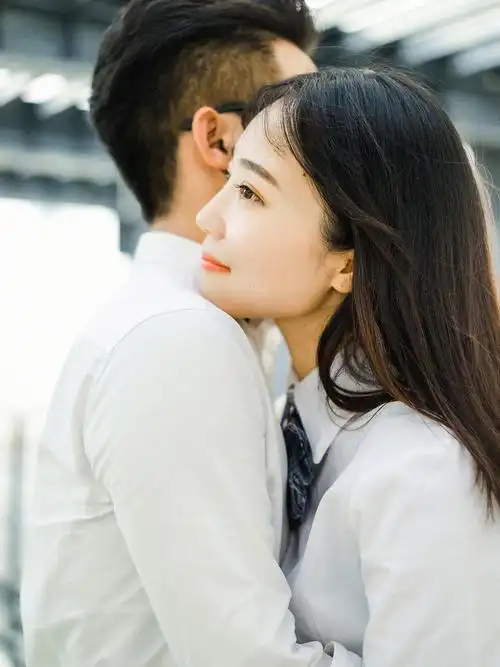 情侣甜蜜氛围感写真拍照姿势