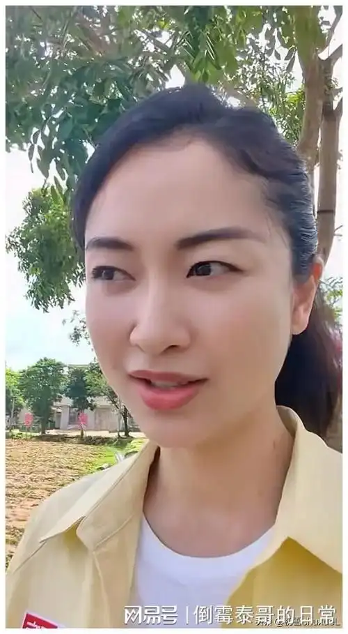 她是《远方的家》的最美代言人,也是我们心中永远的榜样.