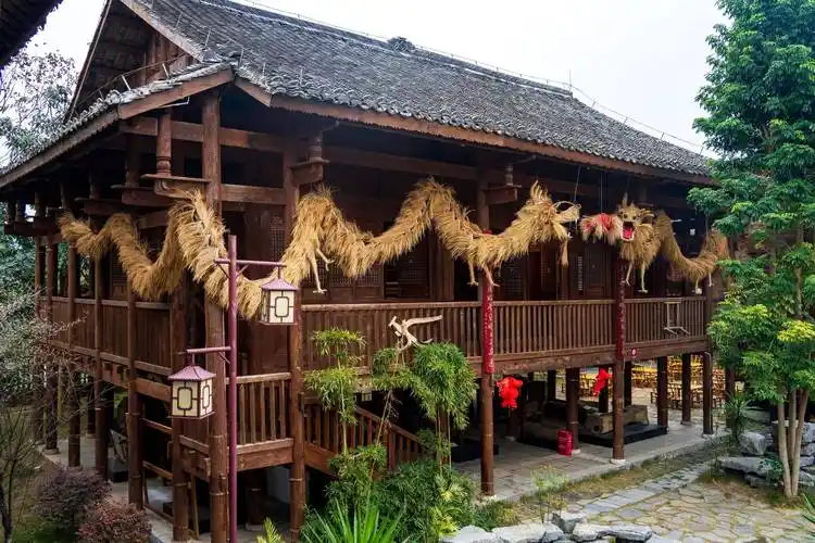 像住进了宫崎骏的童话森林,太宝藏了11566落地马上去品尝了布依族