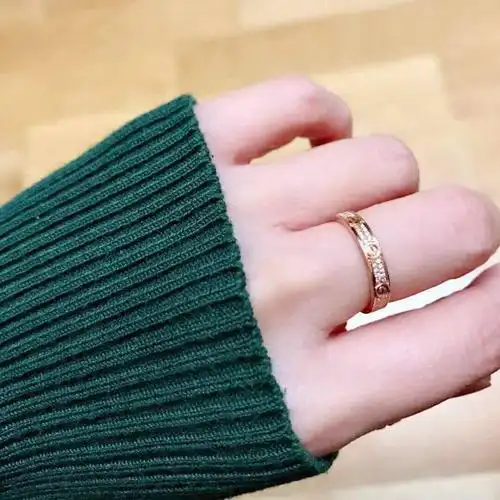 卡地亚cartier二排满天星love小号18k玫瑰金戒指
