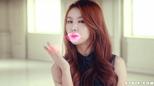 少女派送红唇飞吻图片