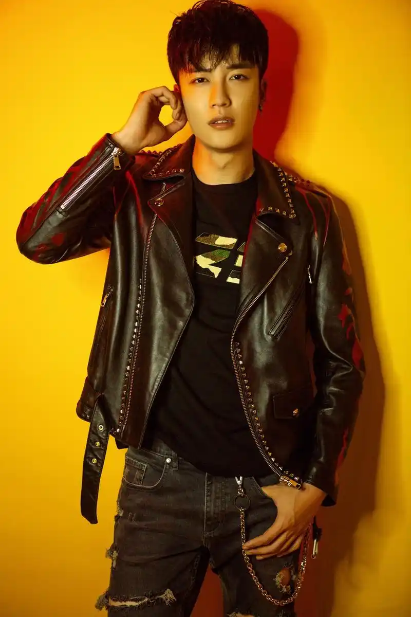 一直在拍戏·想发点什么·又纠结发什么· 想提醒大