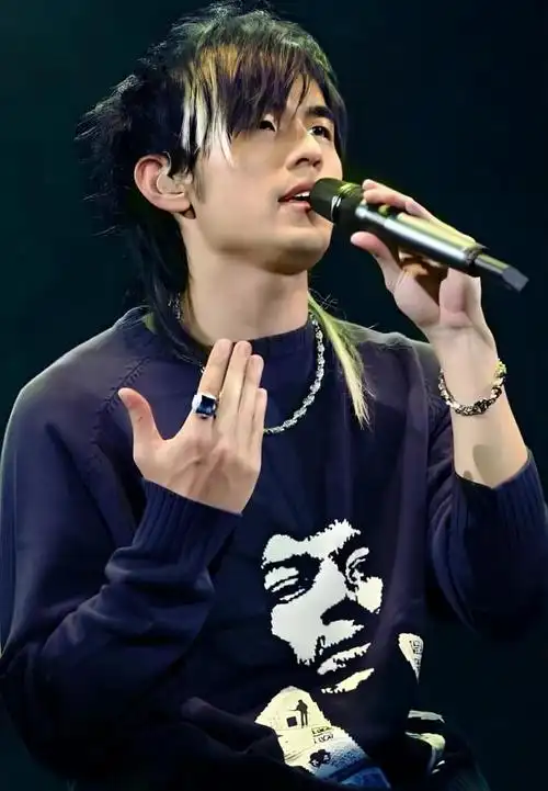 周杰伦无与伦比演唱会你觉得哪张照片最帅