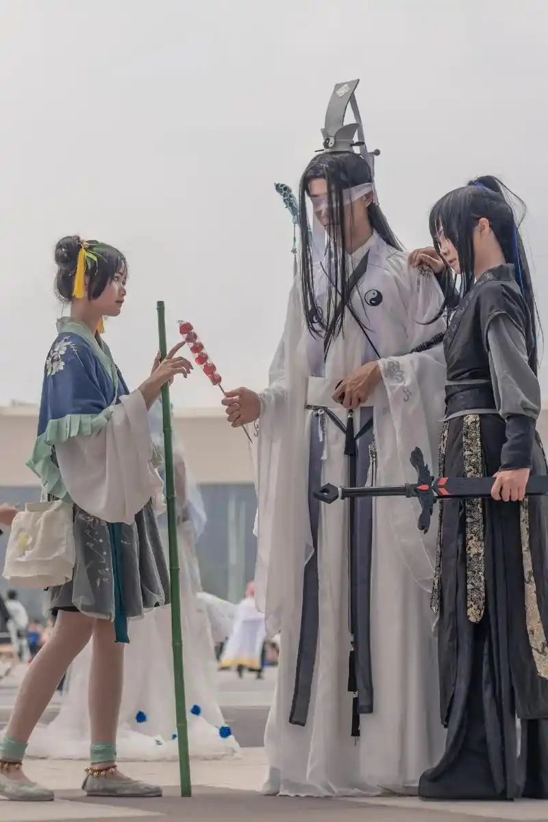 记得是19年左右,漫展cos魔道祖师的非常多,我是 - 抖音