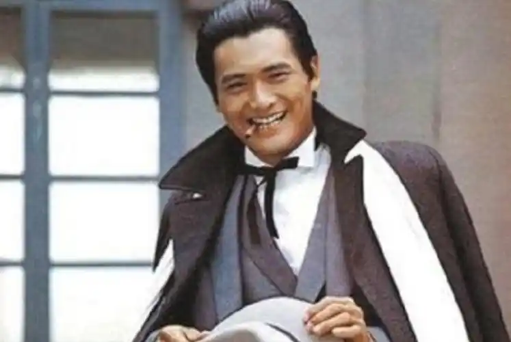 《上海滩》一个动作对比,周润发是男神级的,黄晓明甘拜下风_许文强