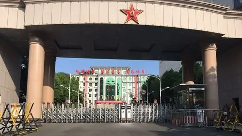 老农自称红军团长,村民纷纷嘲笑,没想到军区司令亲自为他做证