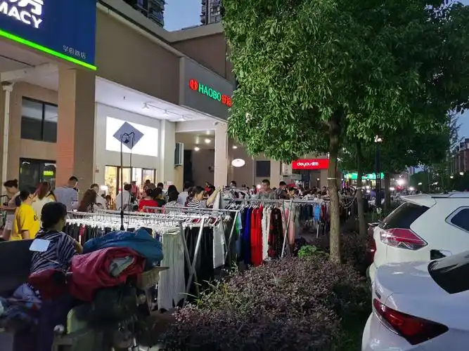 地摊经济,让中央城再添新彩