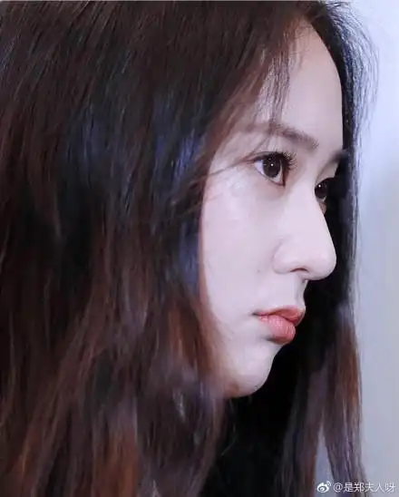 水晶童鞋的绝美侧颜!今天也是一起磕水晶美颜的日子!