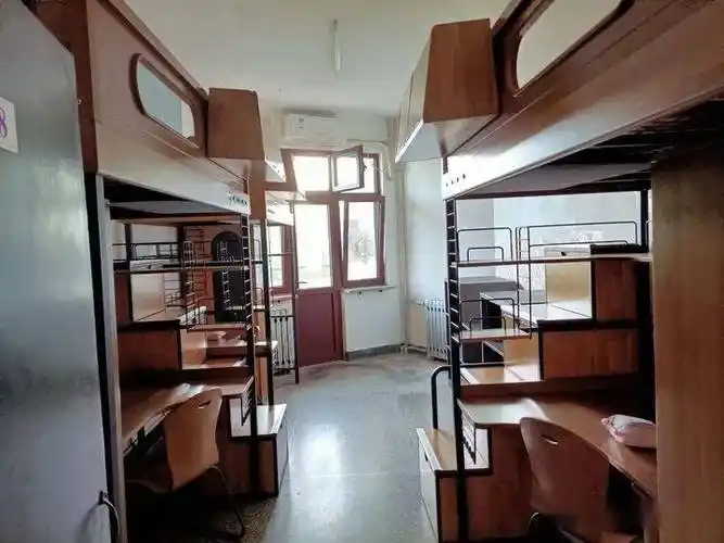 清华大学女生硕士三人间宿舍@兔伊卡清华大学教室:米兰楼内部:其他不