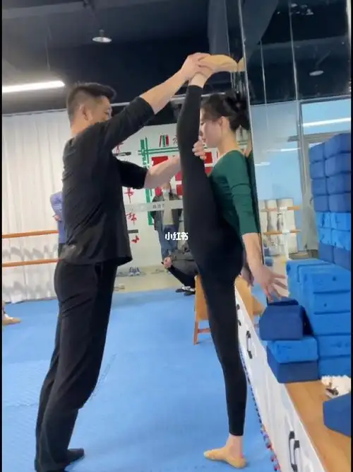 多久没有这样撕腿了舞蹈生