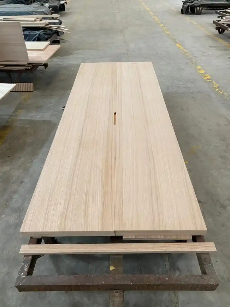 白橡直纹柜门涂装前细节展示.