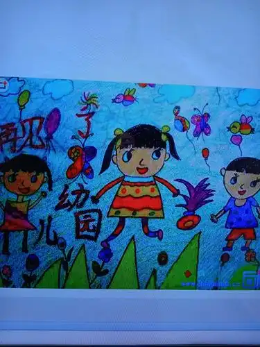 毕业了,他们画出了一张漂亮的再见幼儿园,下面请欣赏他们的绘画作品吧