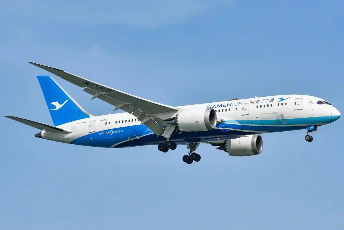 拍摄的厦门航空的波音788降落照片