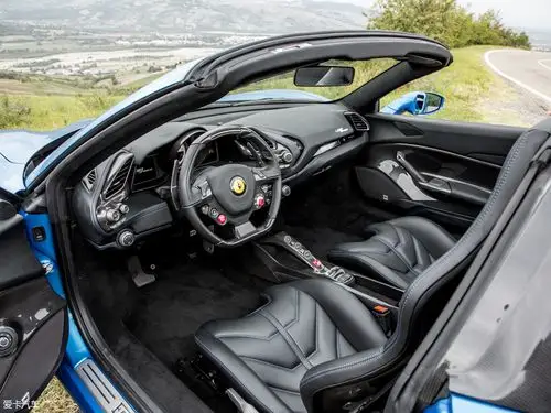 2015款法拉利488spider