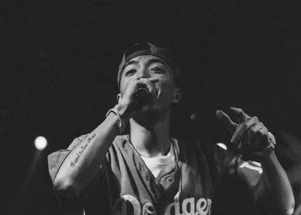 《中国有嘻哈》jony j升级当爸,微博晒女儿照片,ella的评论亮了_女友