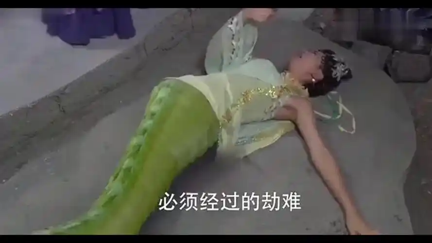 美女受劫,接到地气竟变成半人半蛇