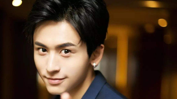 张哲瀚个人简介少年林殊是谁扮演的张哲瀚个人资料