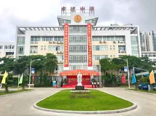 聿怀初级中学也迎来建校15周年的喜庆日子,汕头市,区各级各部门领导